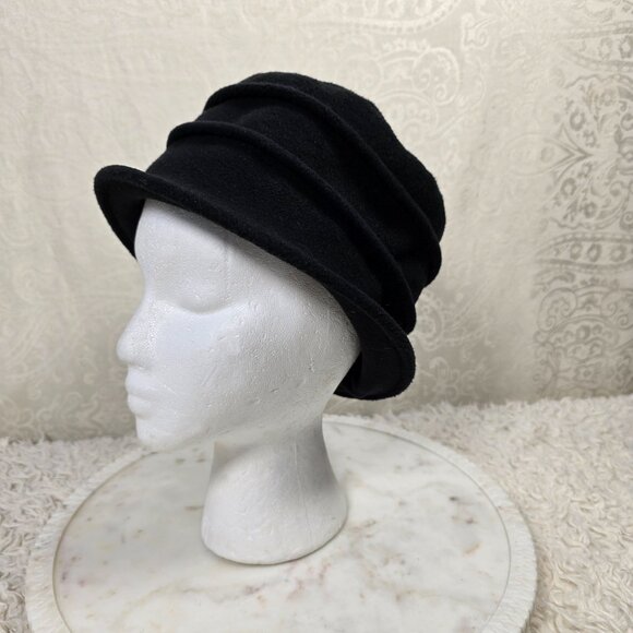 Hats Scarves and More Vintage Style Black Cloche Hat - Picture 4 of 7